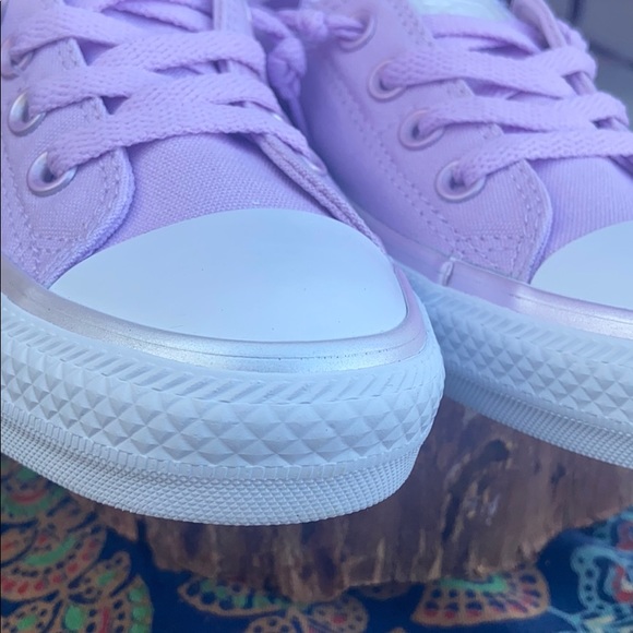 Iridescent “Lilac Mist” Converse Shoreline 7.5 - Picture 2 of 15